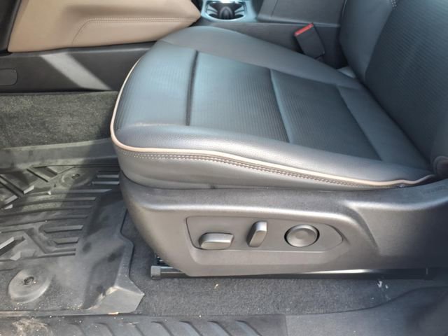 Used 2024 GMC Canyon Denali image 13