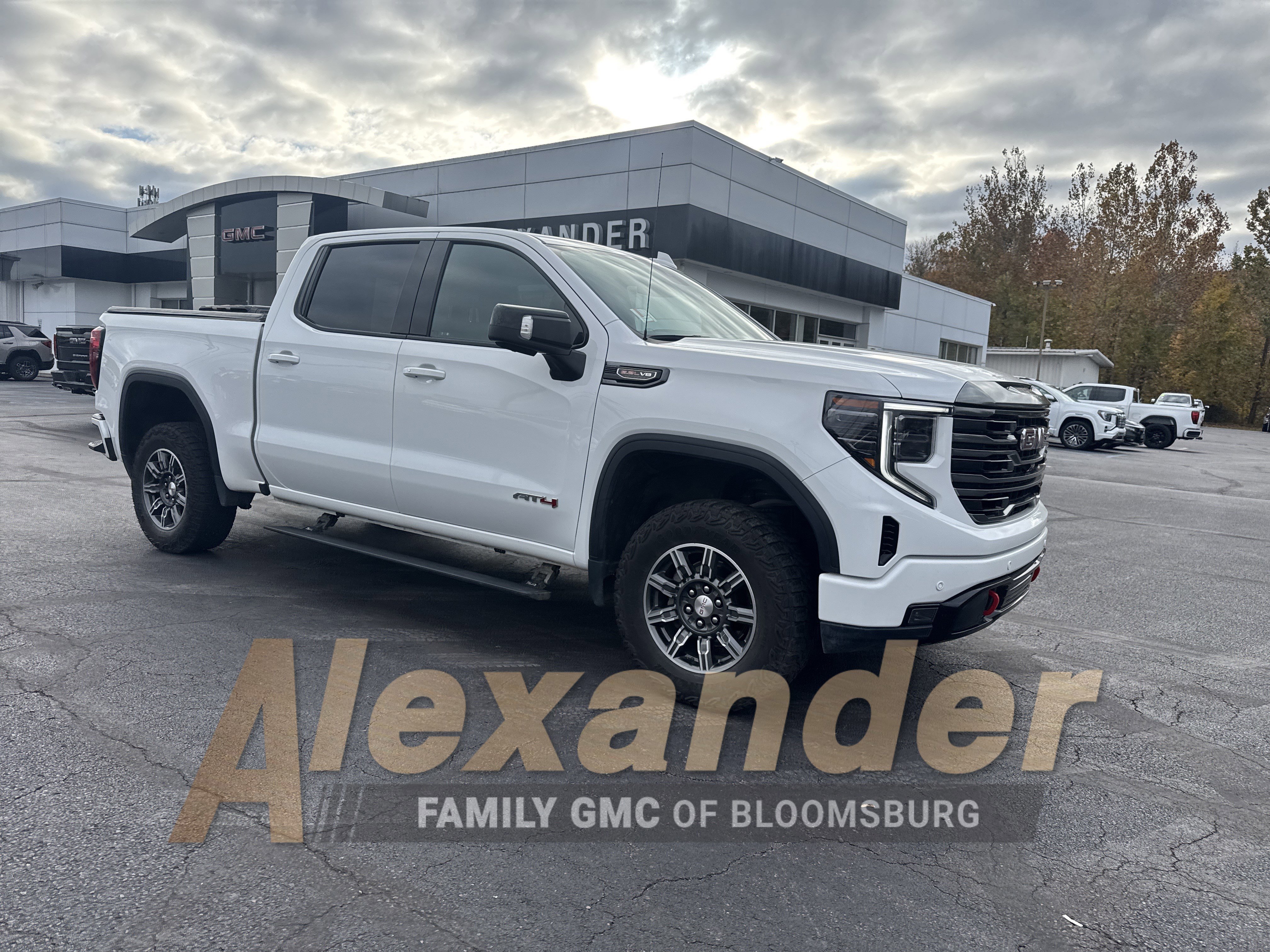 Used 2024 GMC Sierra 1500 AT4 w/ AT4 Preferred Package image 1