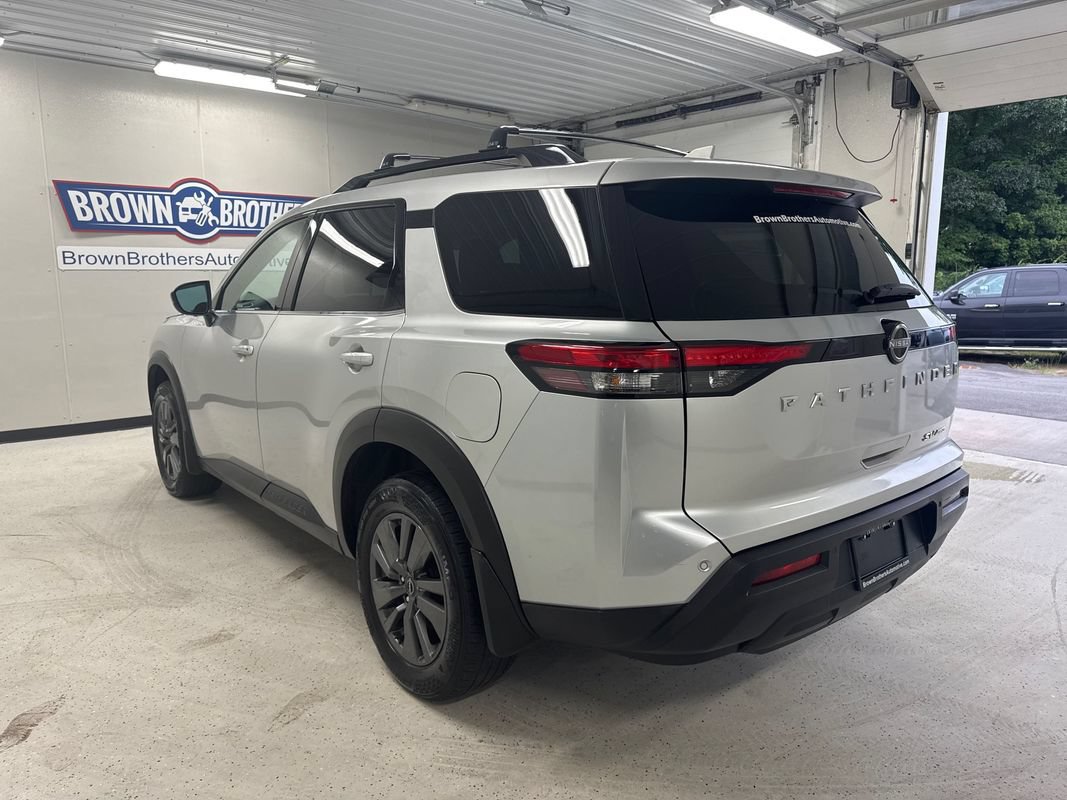 Used 2024 Nissan Pathfinder SV AWD/4WD image 5