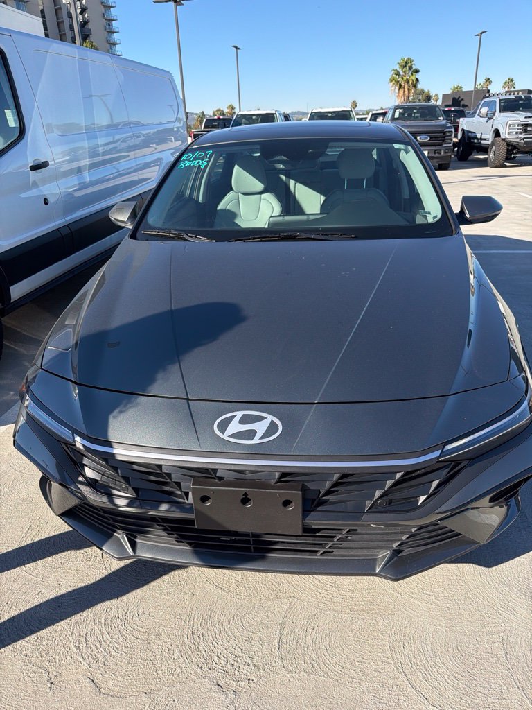Used 2025 Hyundai Elantra Limited FWD image 1