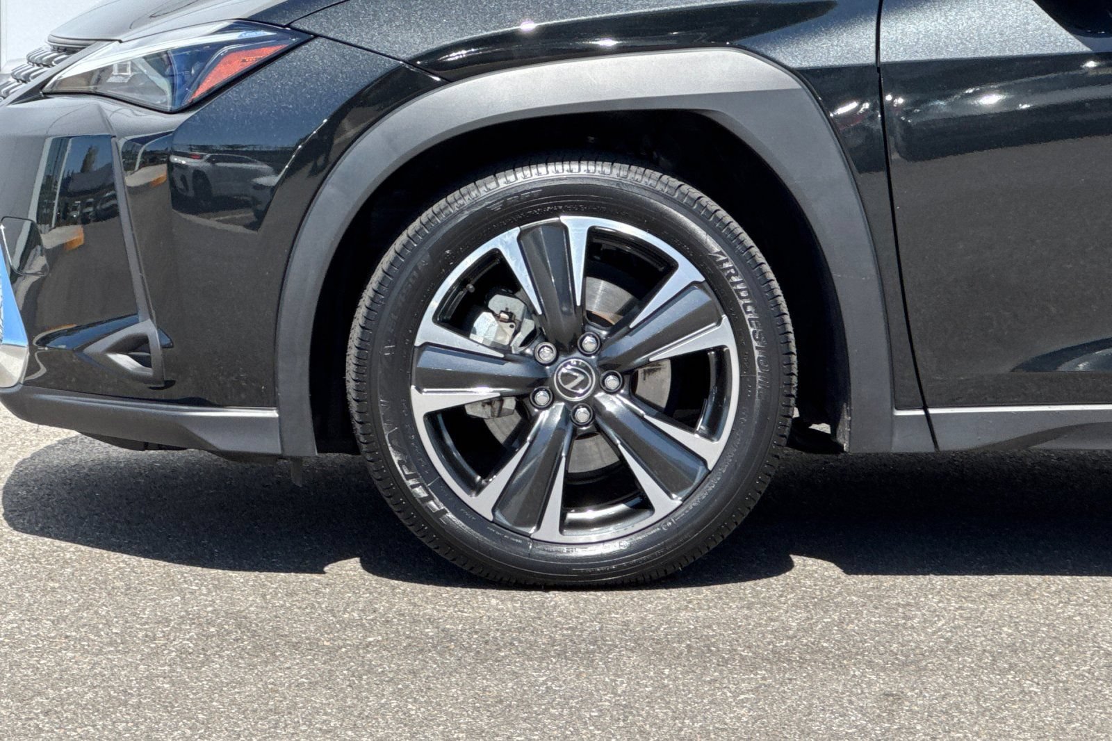 Used 2025 Lexus UX 300h FWD w/ Accessory Package (Z2) image 31