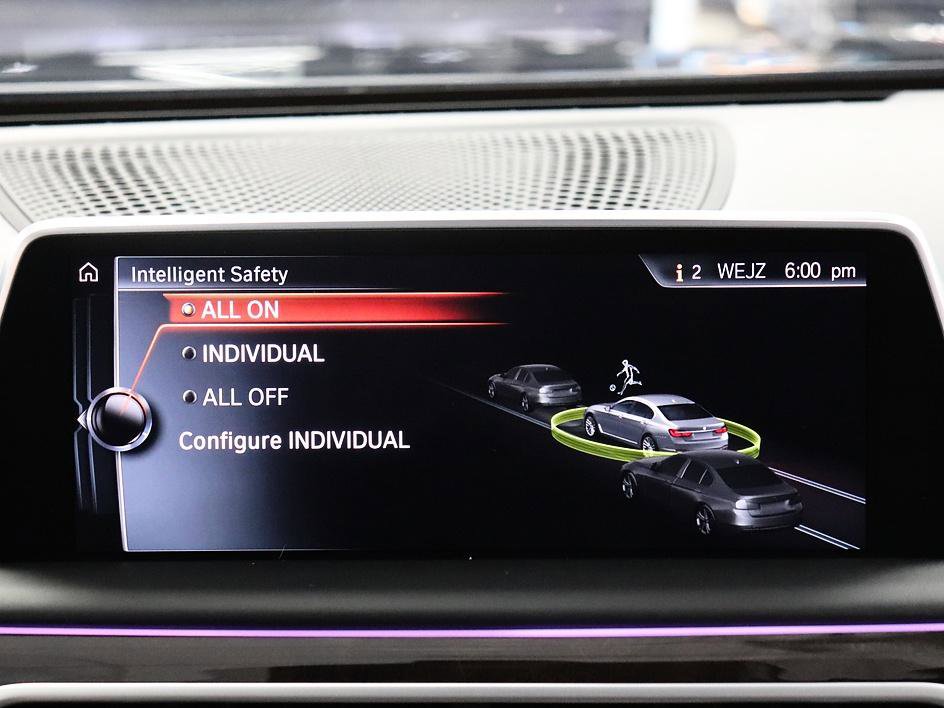 Used 2017 BMW 750i RWD image 32