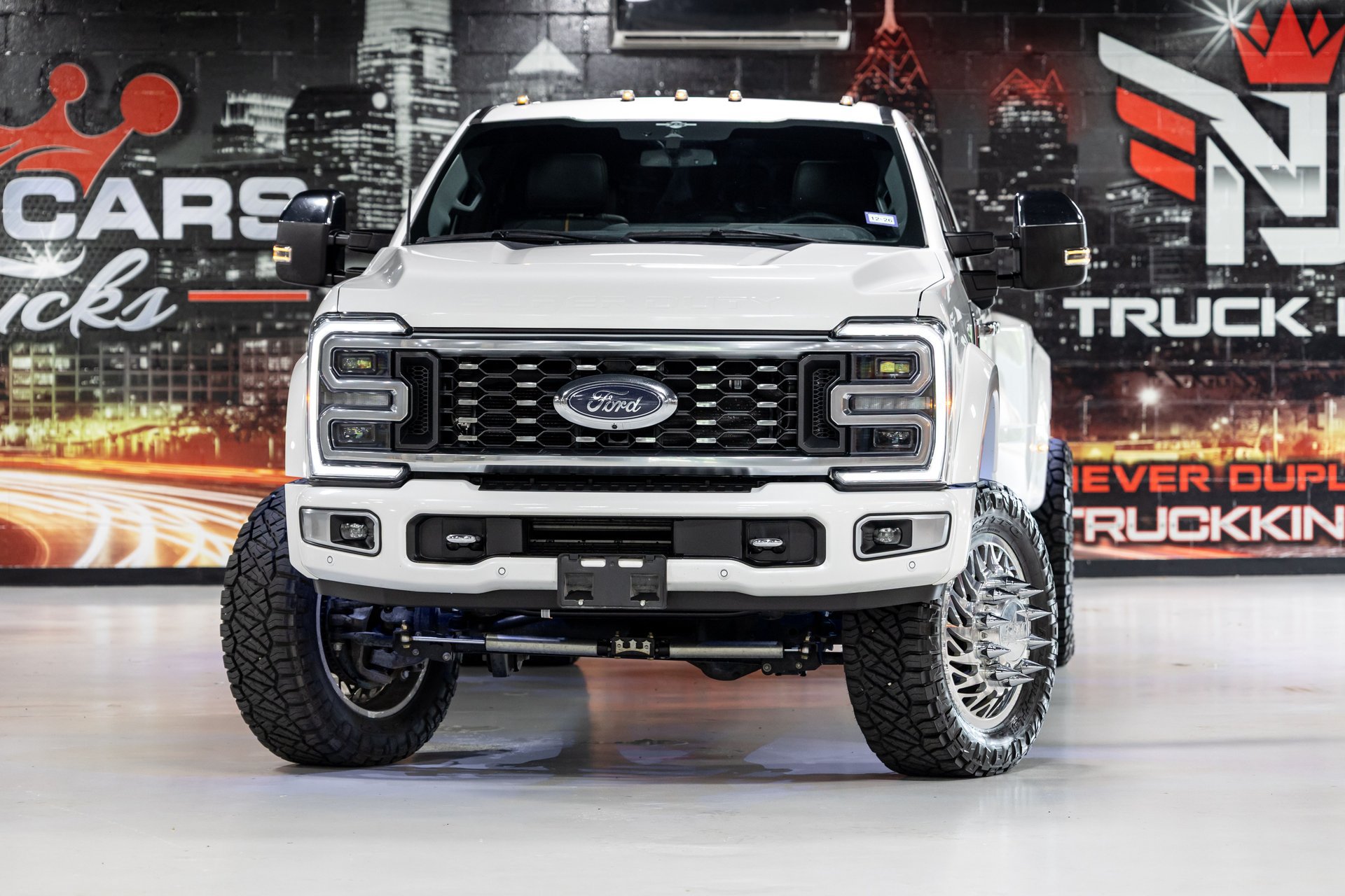 Used 2023 Ford F450 Platinum w/ FX4 Off-Road Package AWD/4WD image 3