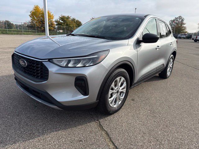 Used 2023 Ford Escape Active AWD/4WD image 2