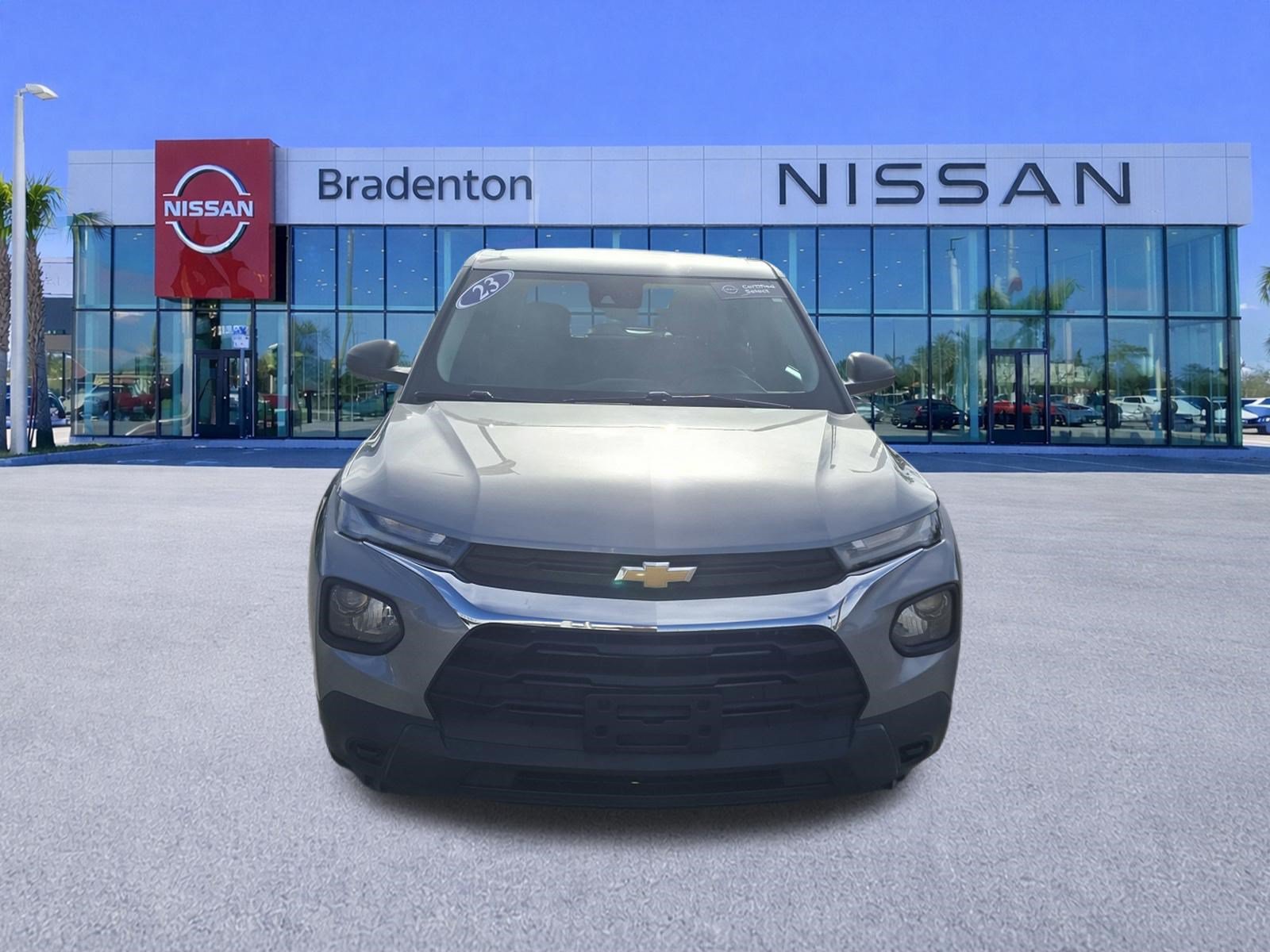 Used 2023 Chevrolet TrailBlazer LS FWD image 2