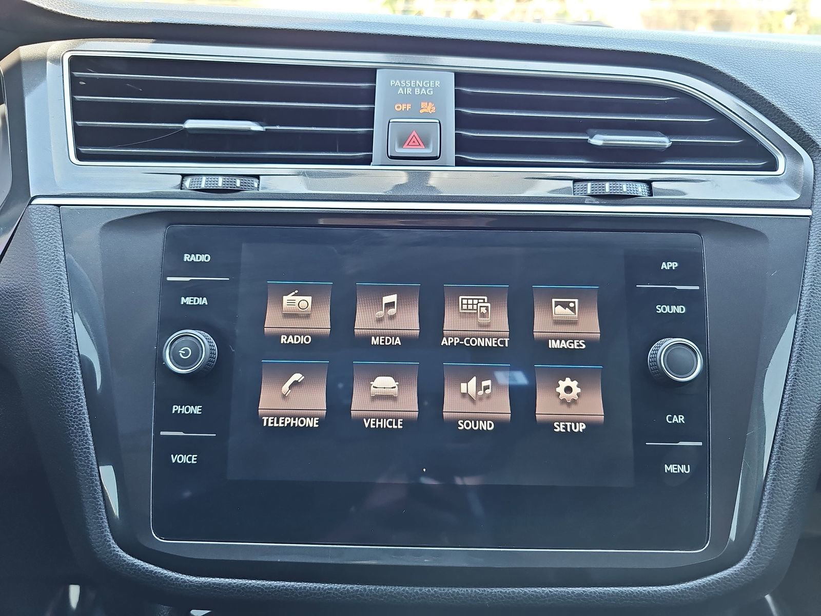 Used 2018 Volkswagen Tiguan SE AWD/4WD image 20