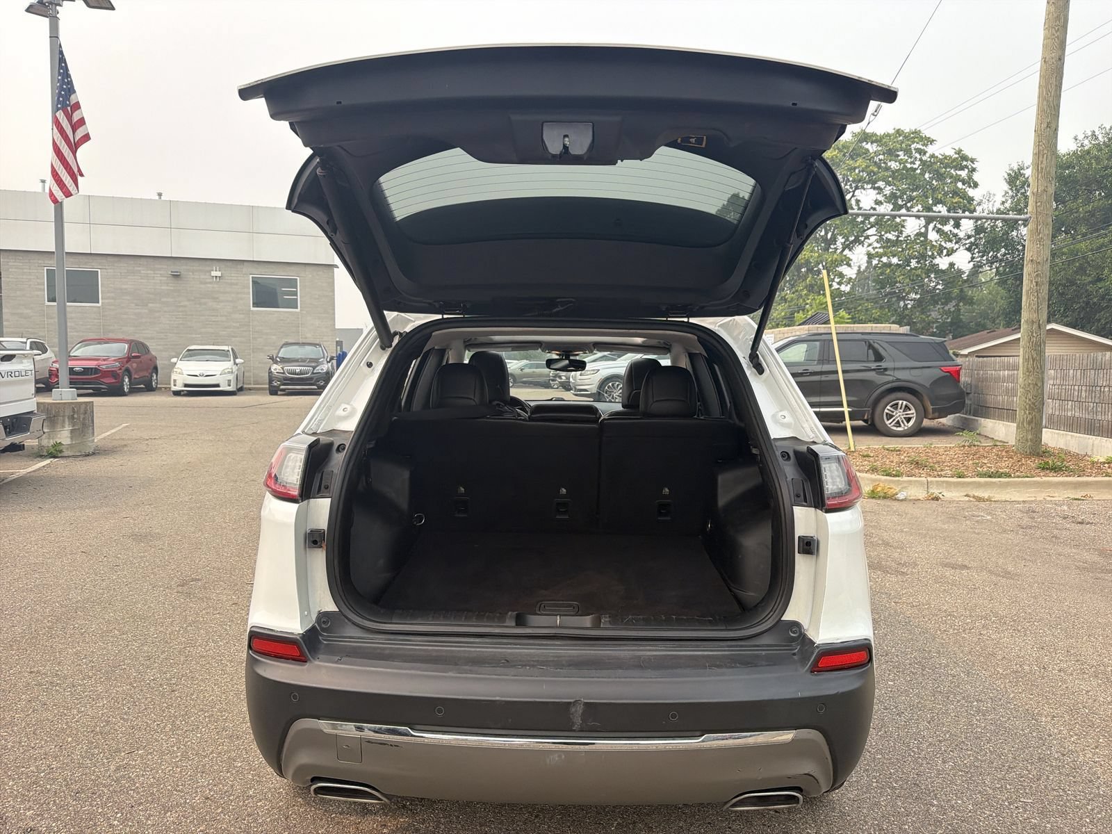 Used 2019 Jeep Cherokee Limited AWD/4WD image 36
