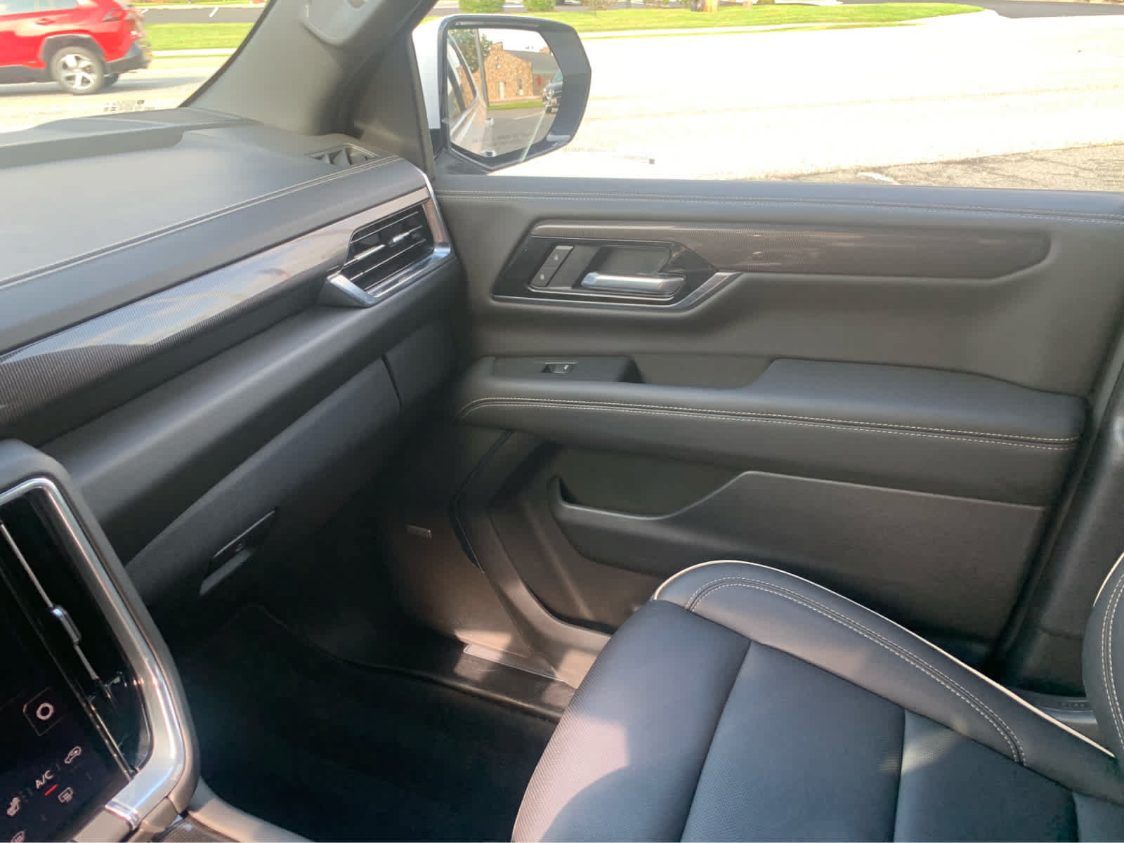 Used 2025 GMC Yukon Elevation AWD/4WD image 22