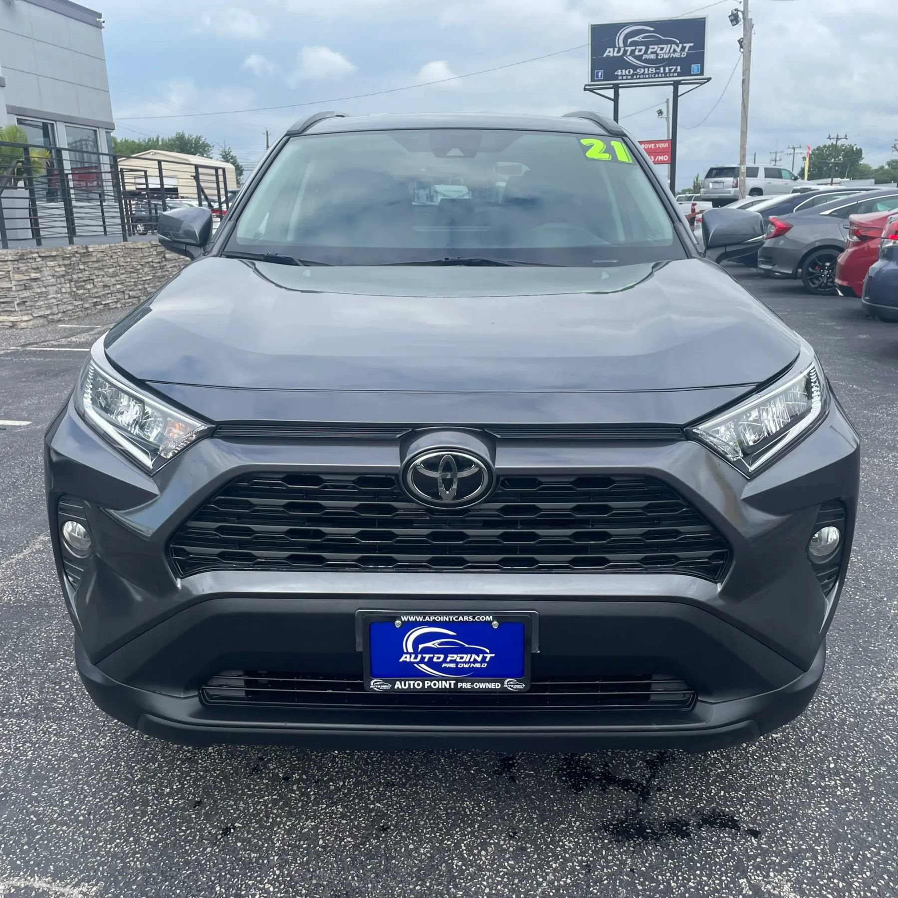 Used 2021 Toyota RAV4 XLE AWD/4WD image 2