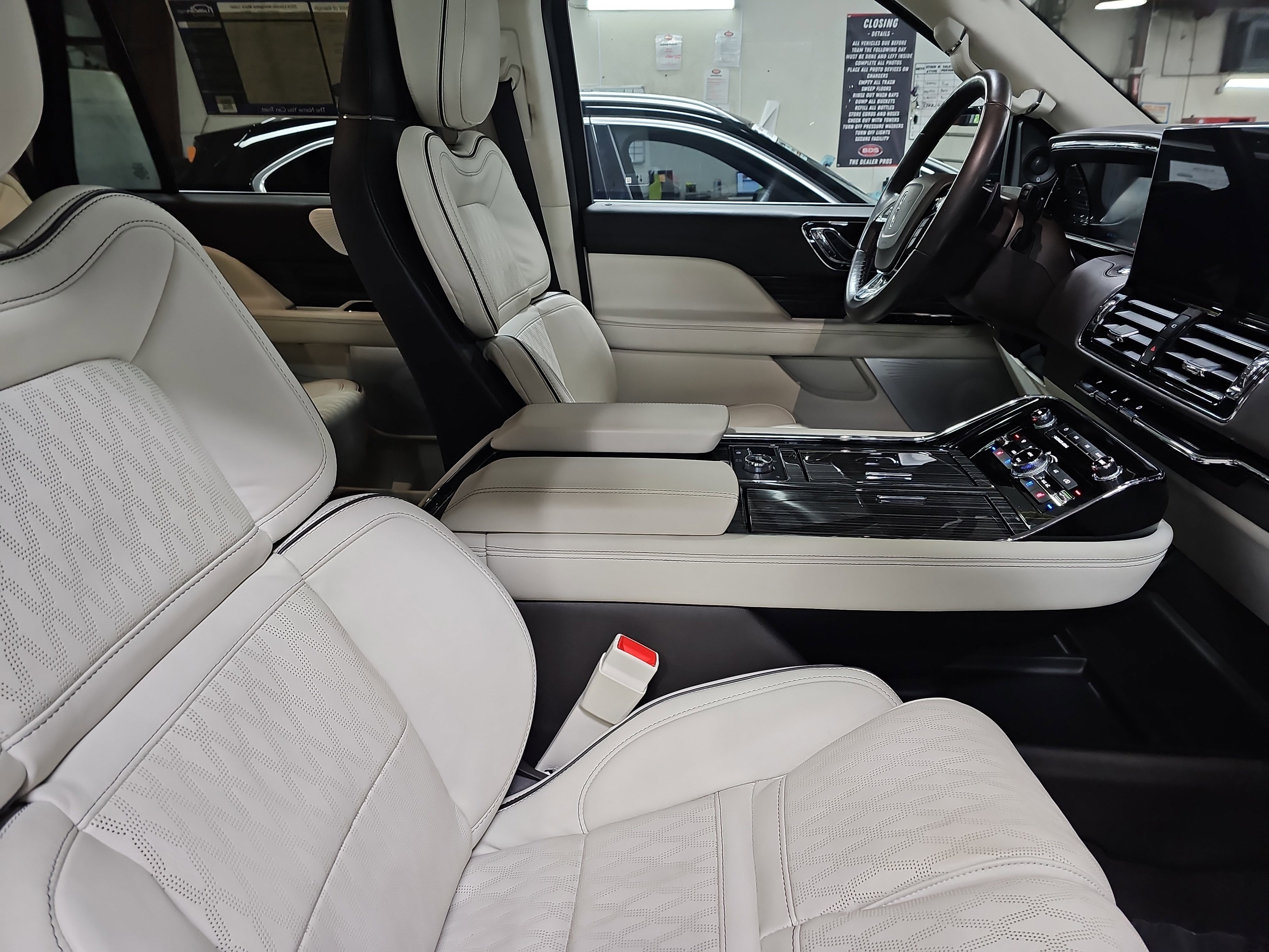 Used 2024 Lincoln Navigator Black Label AWD/4WD image 10