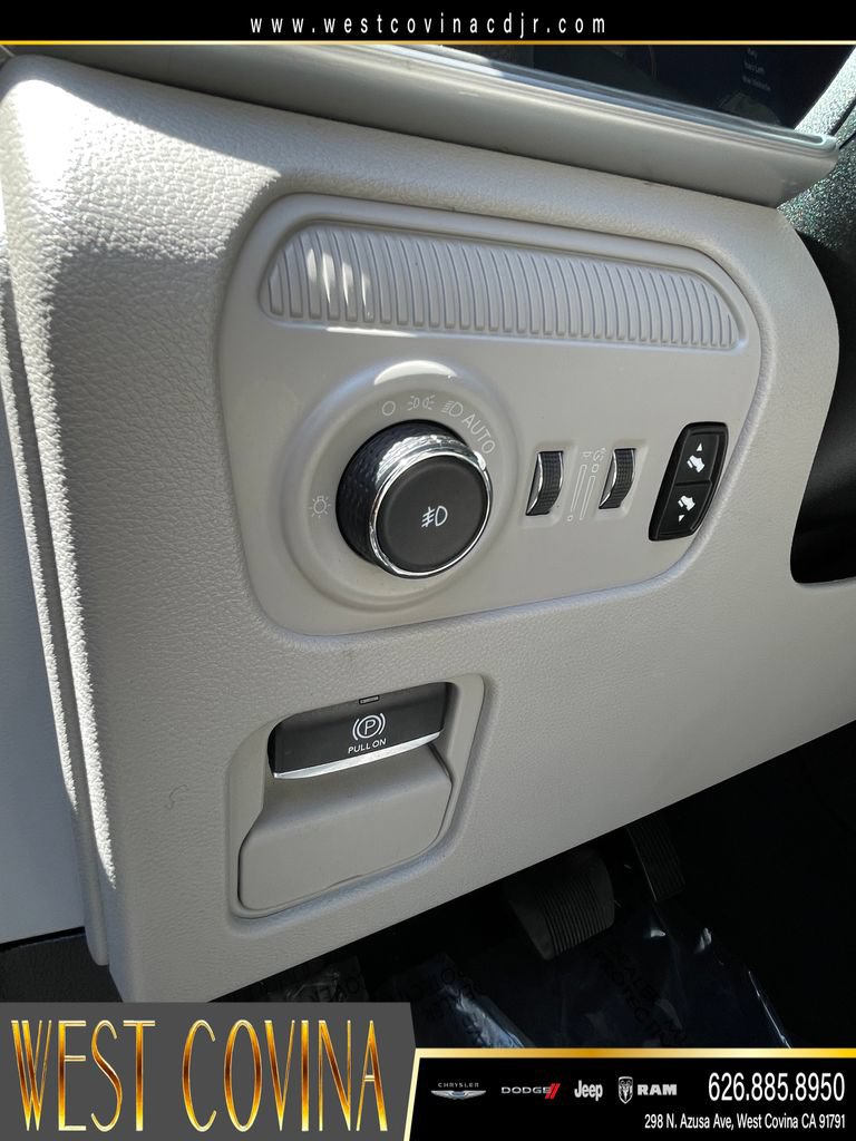 Used 2024 Jeep Wagoneer L Series III w/ Flexible Seating Group AWD/4WD image 17