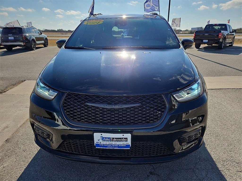 Used 2024 Chrysler Pacifica Limited w/ S Appearance Package image 11