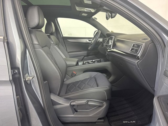 New 2025 Volkswagen Atlas Cross Sport SE image 4
