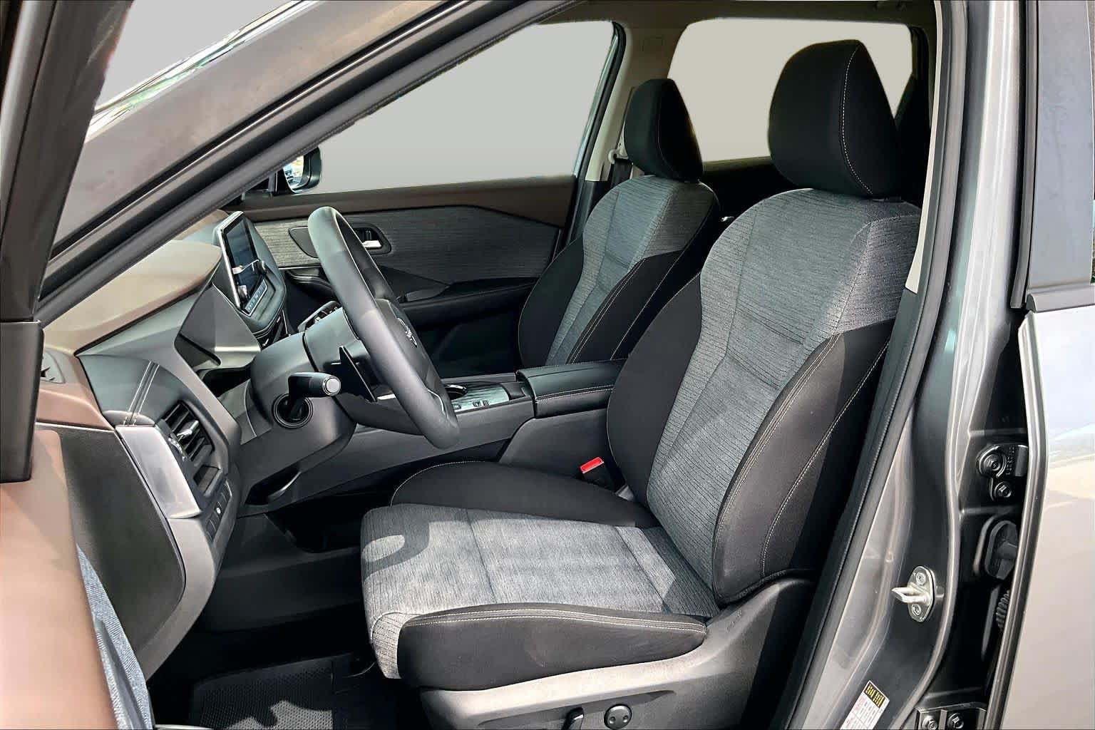 Used 2023 Nissan Rogue SV FWD image 8