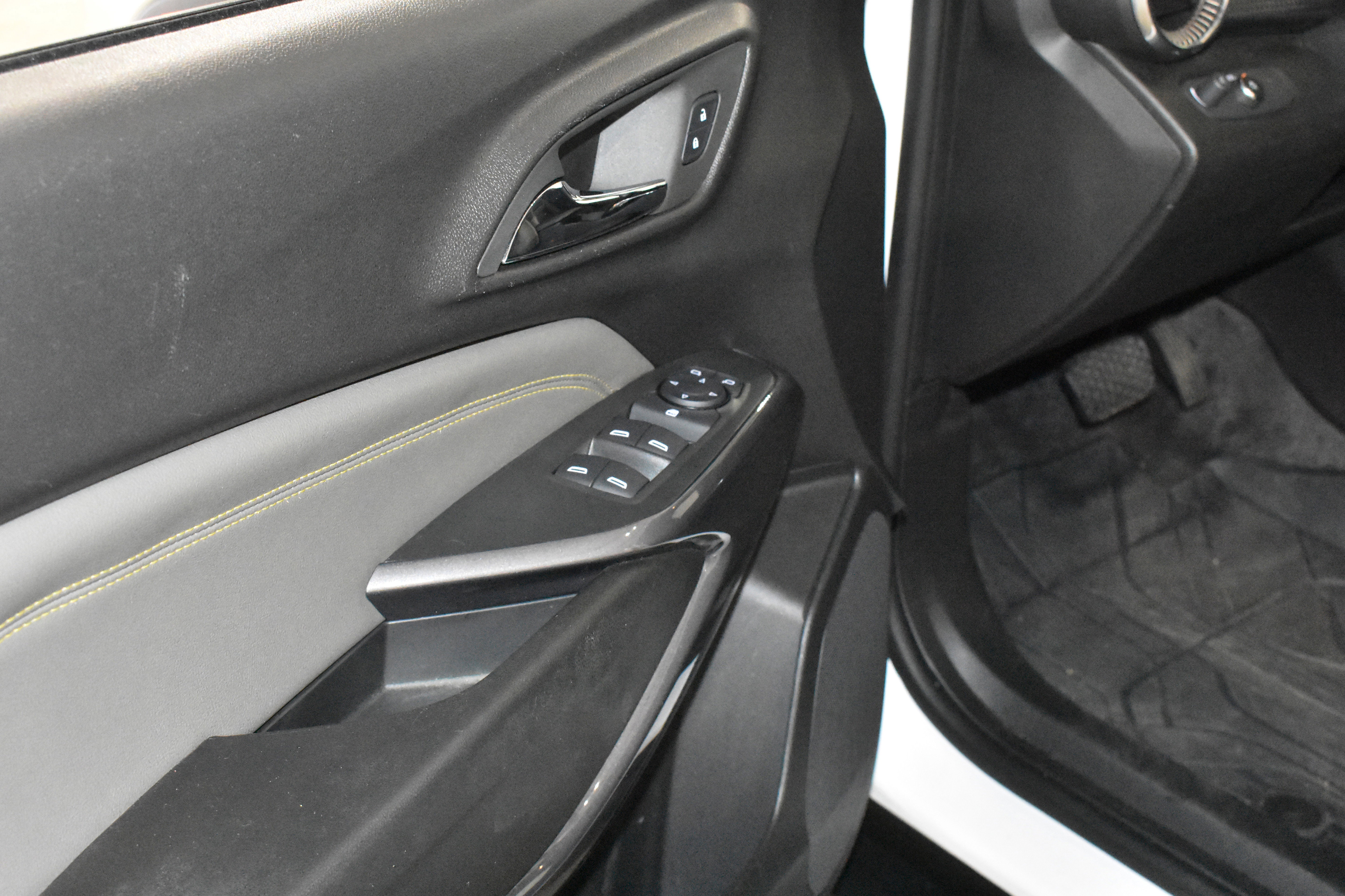 Used 2025 Chevrolet Trax ACTIV w/ Driver Confidence Package FWD image 25