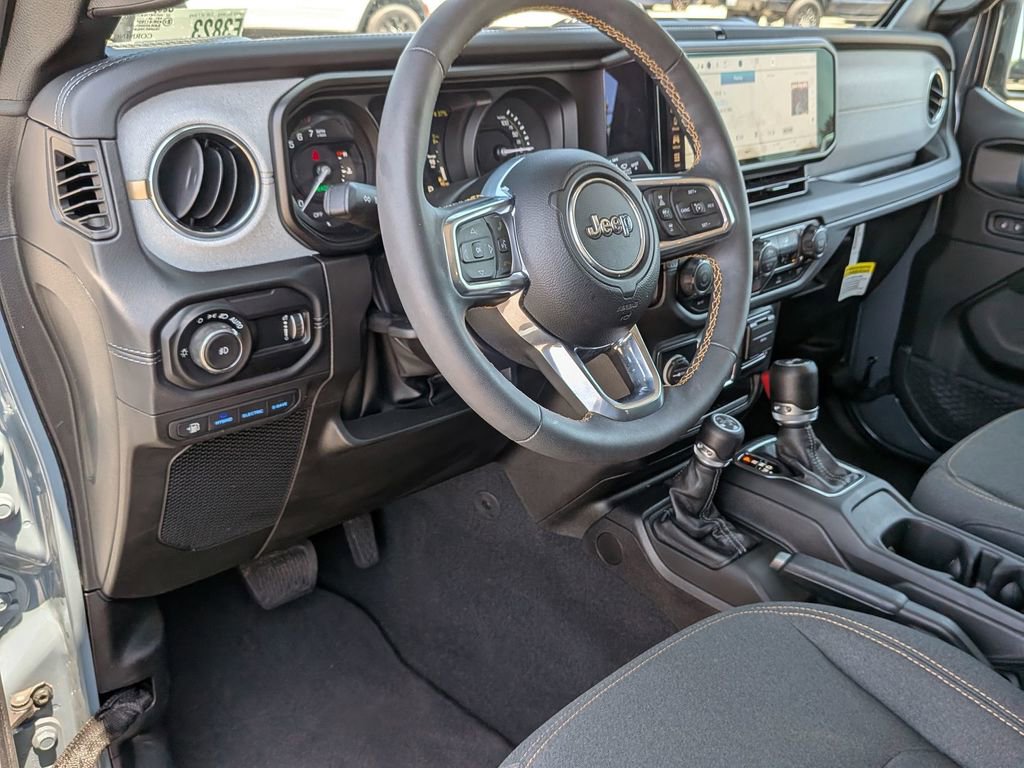 Used 2024 Jeep Wrangler Unlimited Sahara AWD/4WD image 33