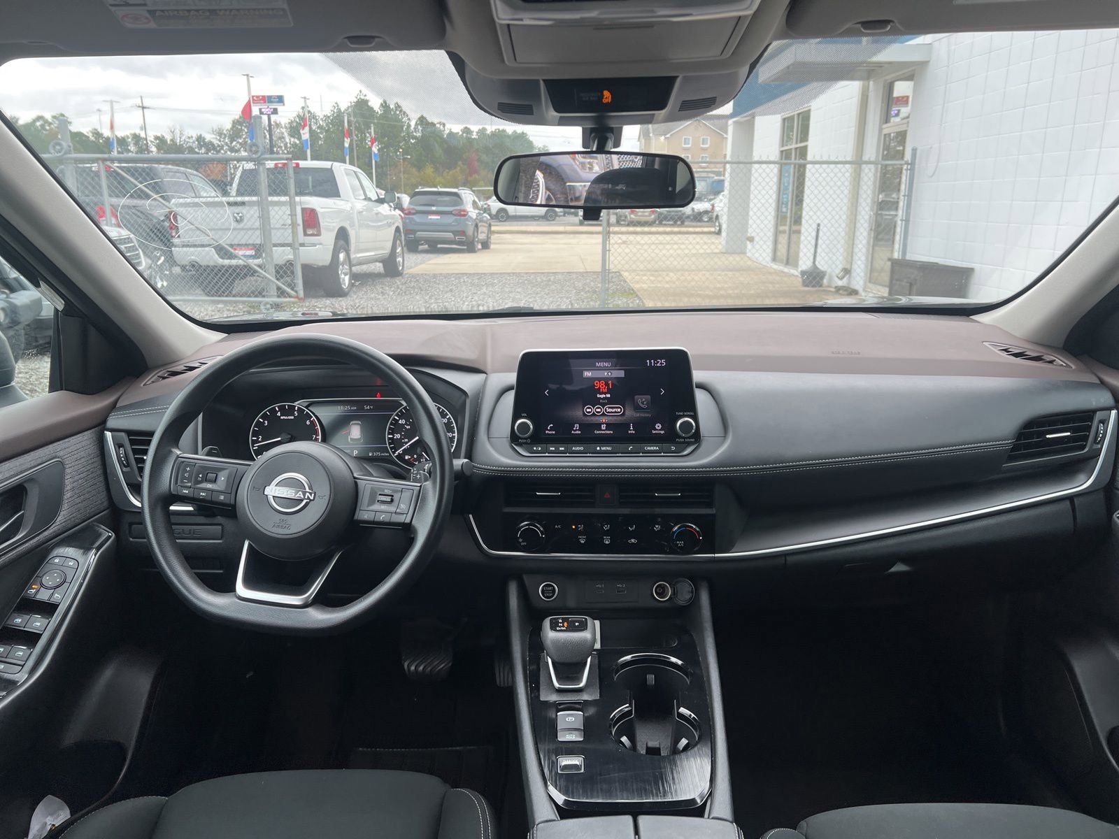 Used 2023 Nissan Rogue S image 9