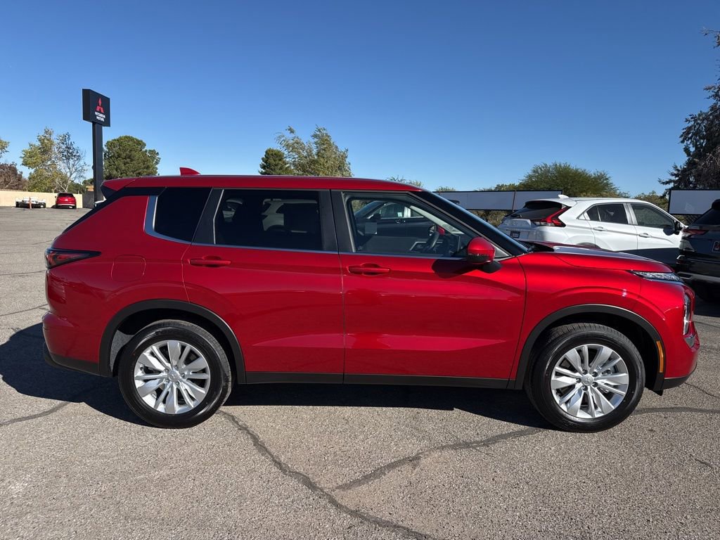 New 2025 Mitsubishi Outlander ES image 8