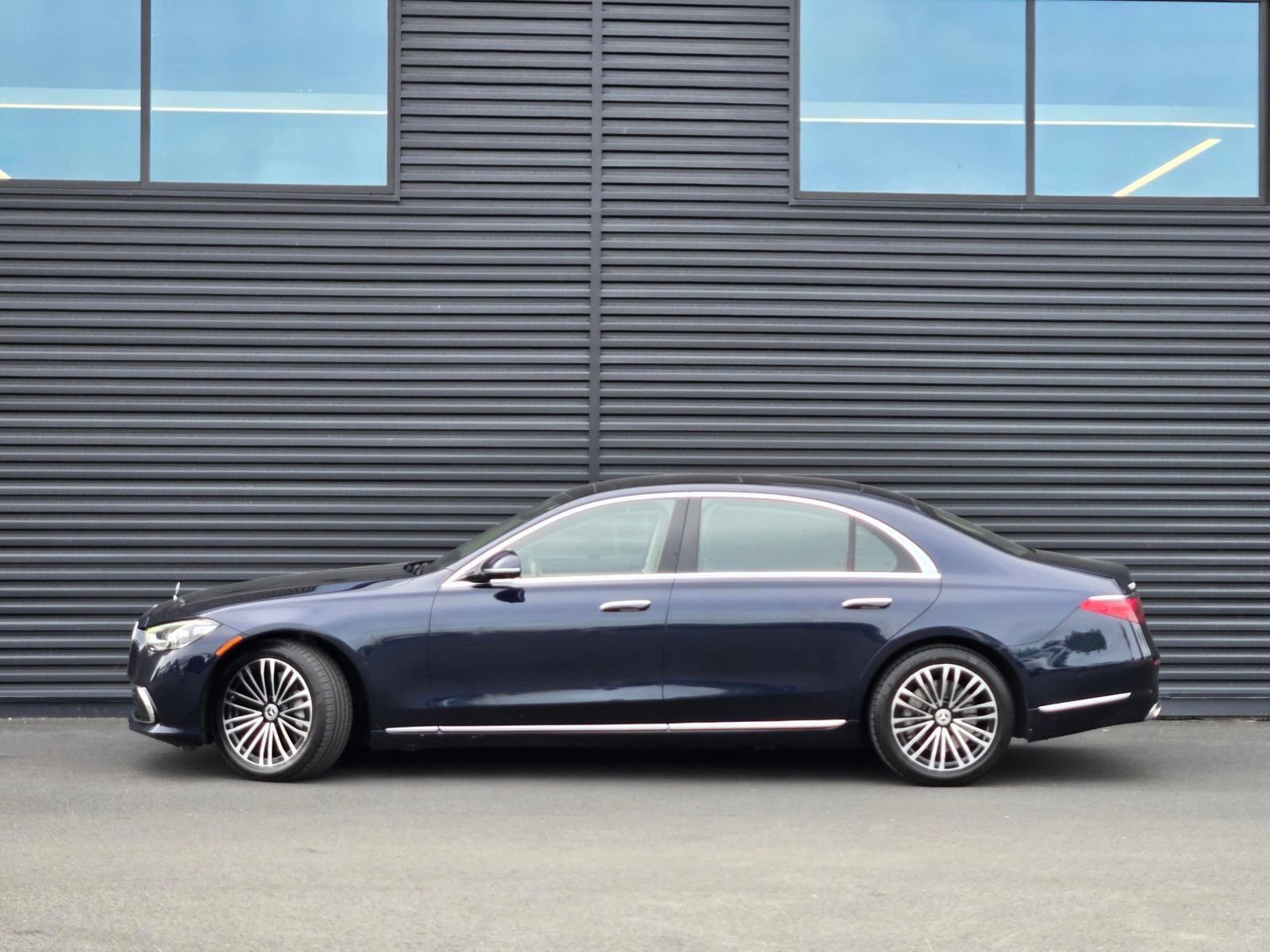 Used 2024 Mercedes-Benz S 580 4MATIC Sedan image 4