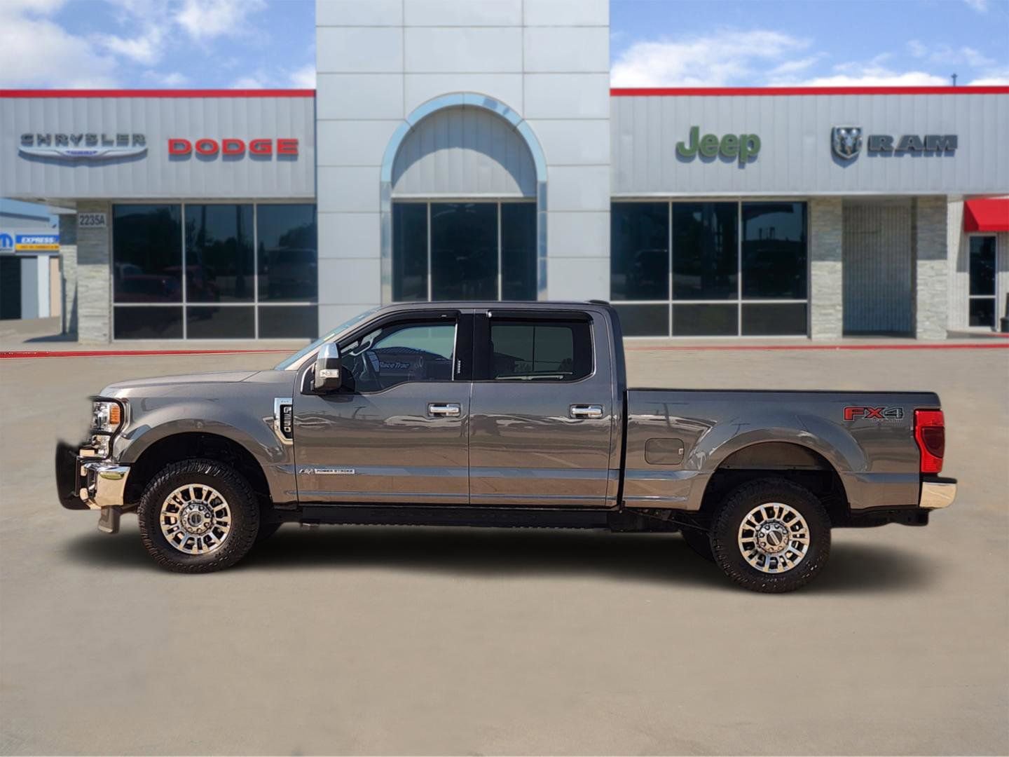 Used 2022 Ford F250 XLT w/ XLT Premium Package AWD/4WD image 3