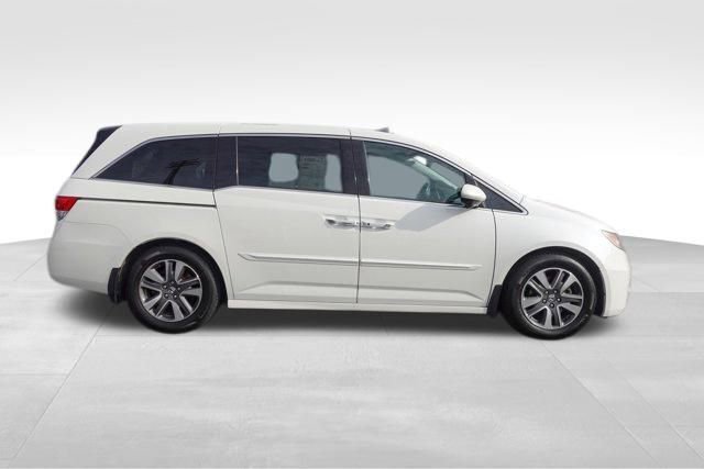Used 2015 Honda Odyssey Touring video 2