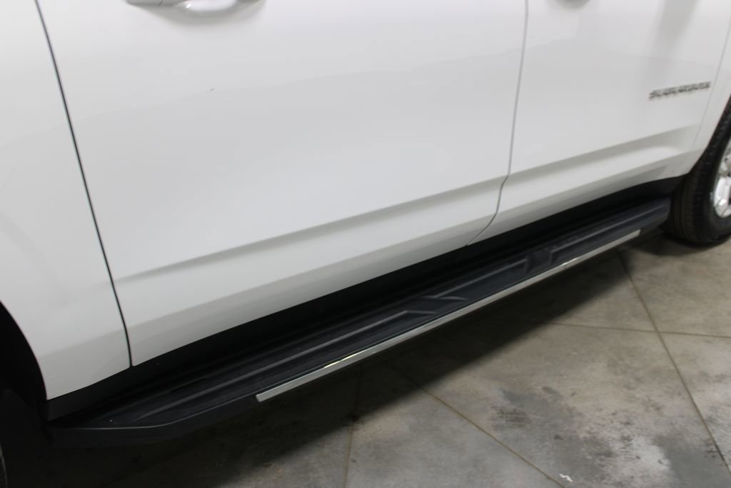 Used 2025 Chevrolet Suburban LT RWD image 12