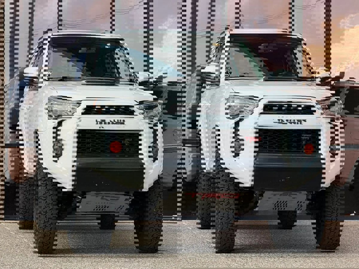 Used 2018 Toyota 4Runner TRD Off-Road Premium AWD/4WD image 17