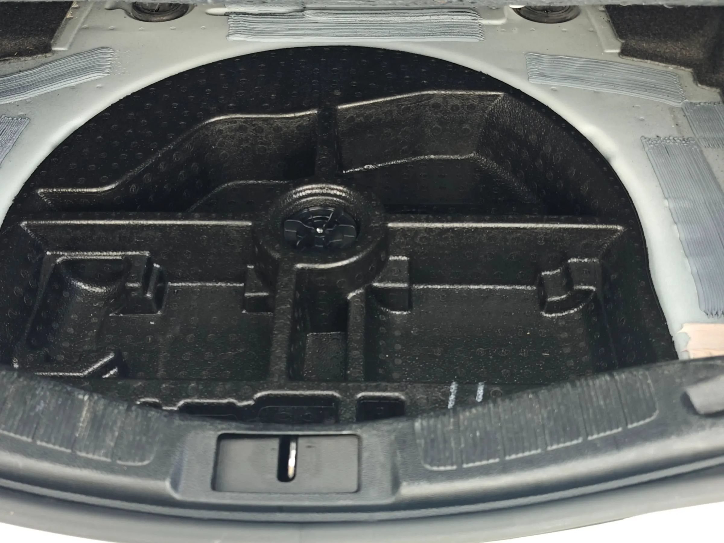 Used 2020 Ford Fusion SE AWD/4WD image 38