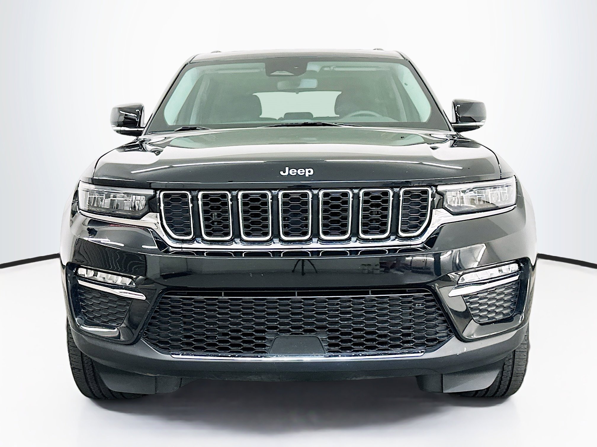 Used 2023 Jeep Grand Cherokee 4WD 4xe image 2