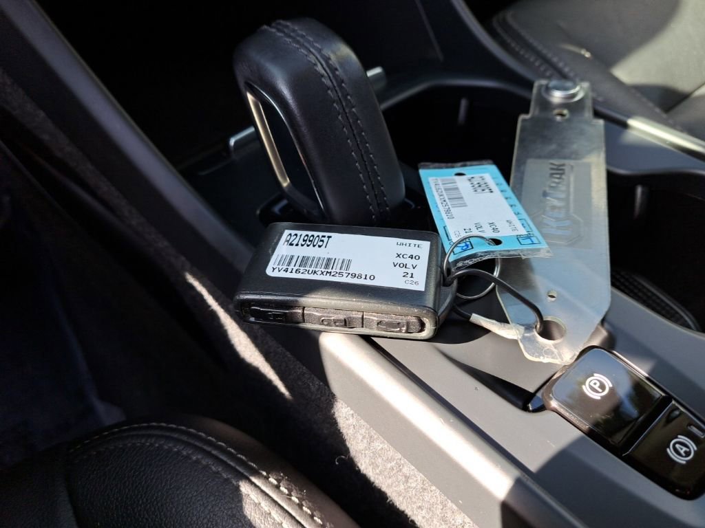 Used 2021 Volvo XC40 T5 Momentum w/ Climate Package image 24