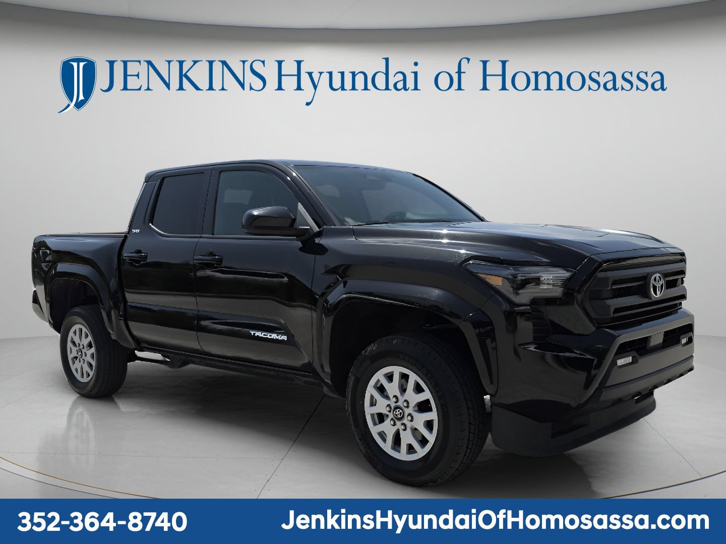 Used 2024 Toyota Tacoma SR5 RWD image 2