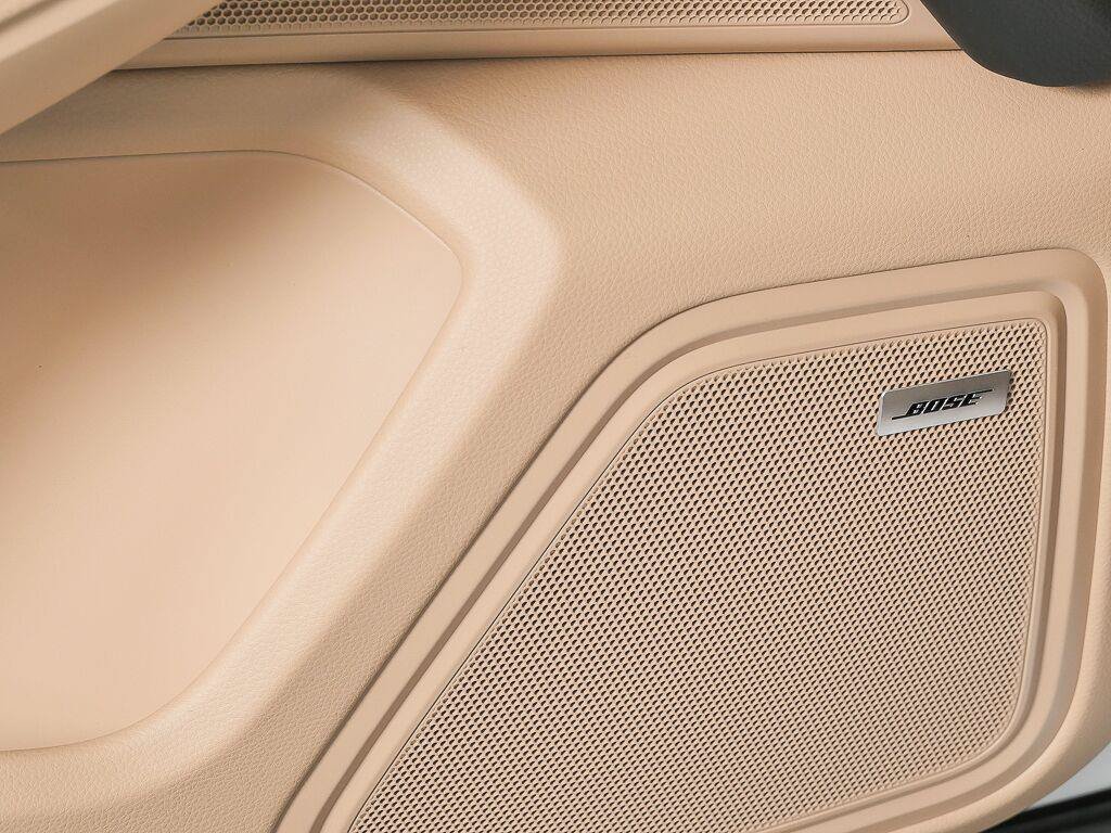Certified 2026 Porsche Macan Turbo AWD/4WD image 7