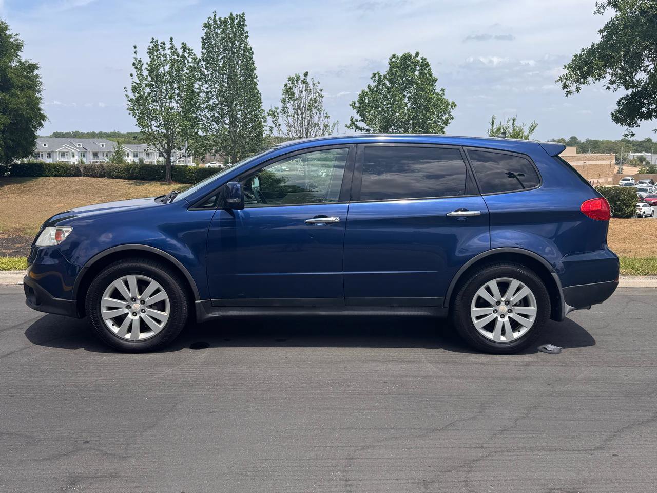 Used 2010 Subaru Tribeca Limited AWD/4WD image 4