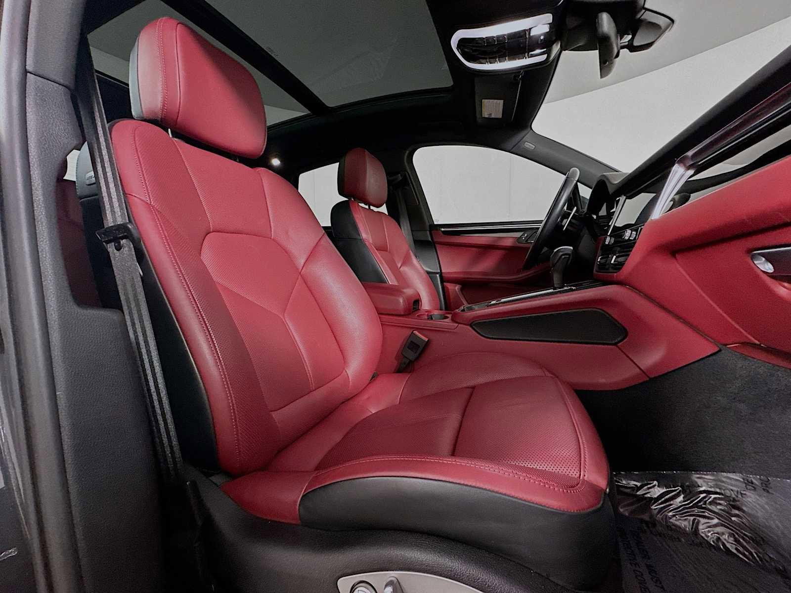 Certified 2022 Porsche Macan image 30