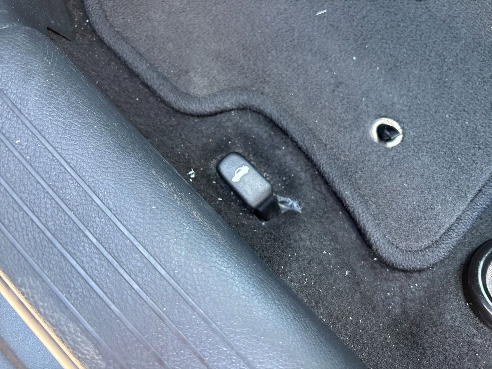 Used 2025 Nissan Versa SV w/ Trunk Package image 21