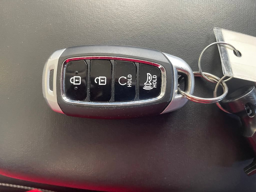 Used 2024 Hyundai Venue Limited FWD image 18