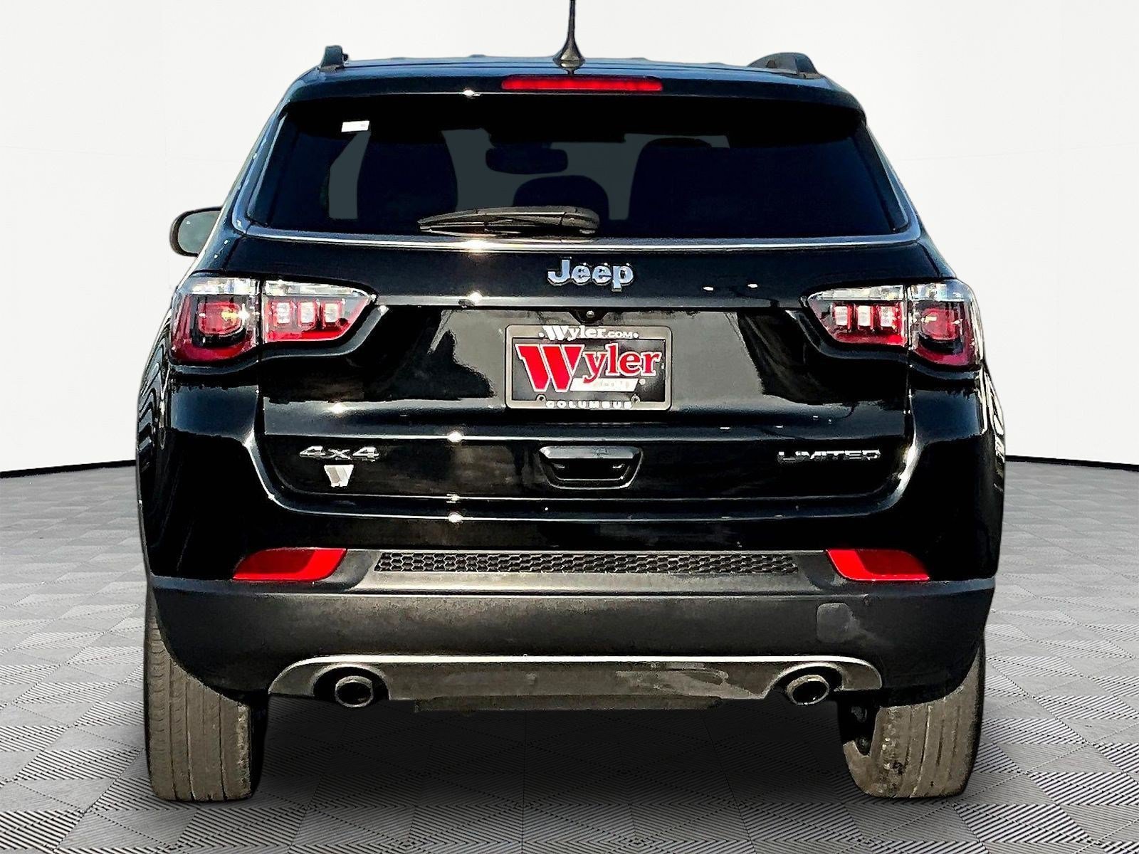 Used 2023 Jeep Compass Limited AWD/4WD image 5