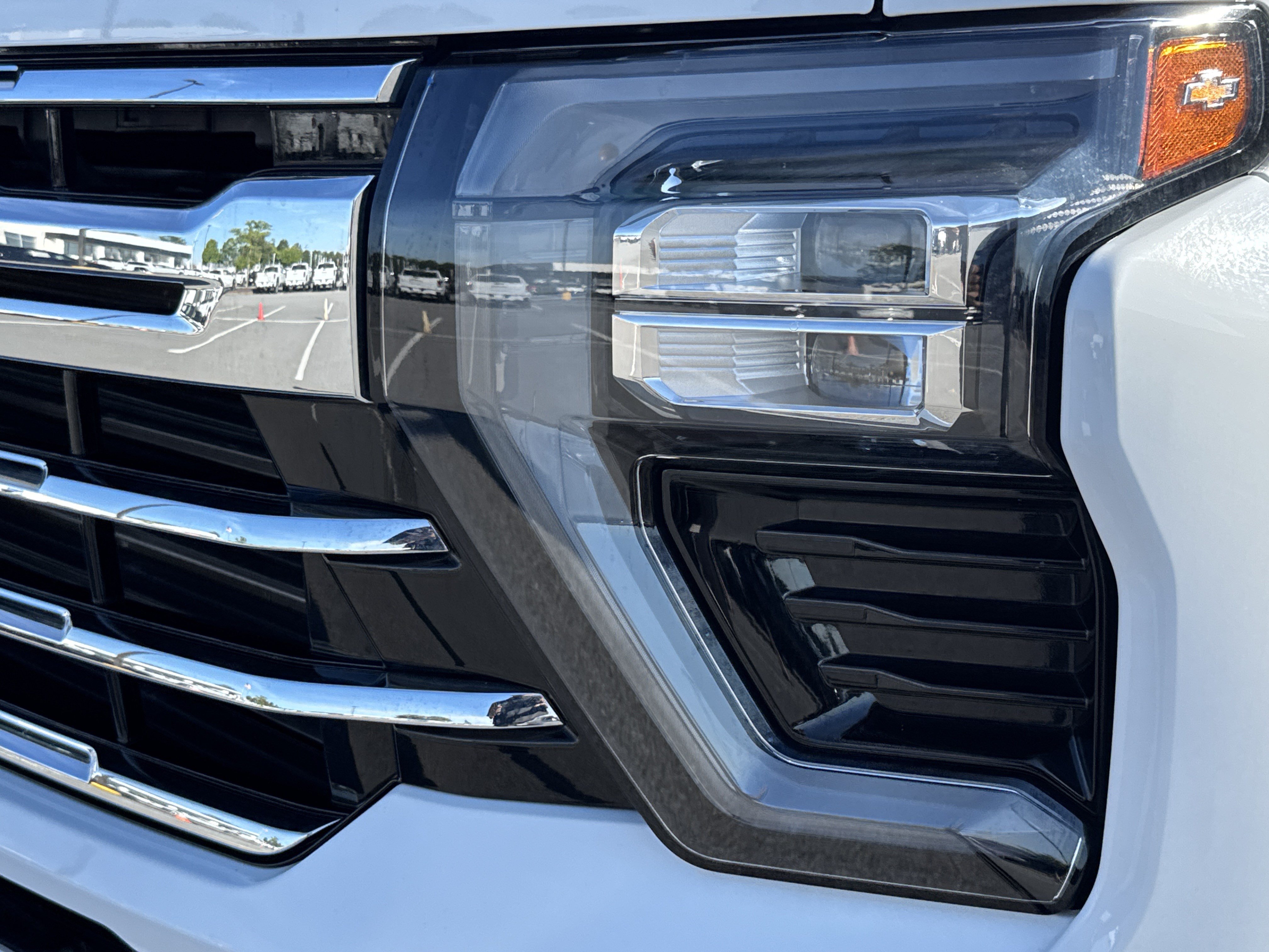 Used 2024 Chevrolet Silverado 2500 LTZ AWD/4WD image 6
