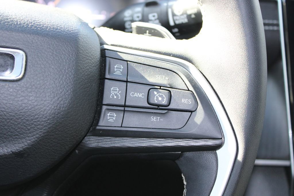 Used 2023 Jeep Grand Cherokee L Laredo image 39