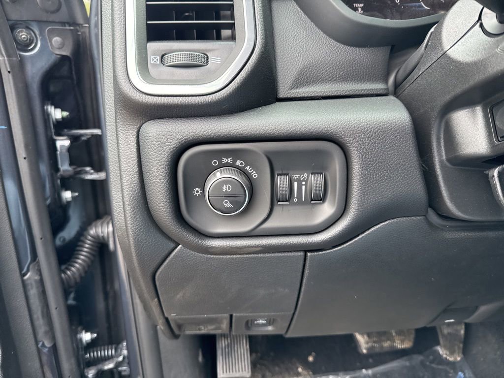 New 2026 RAM 2500 Laramie AWD/4WD image 18
