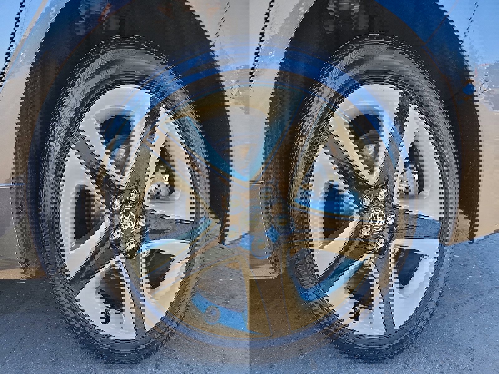 Used 2022 Toyota Prius Limited image 32