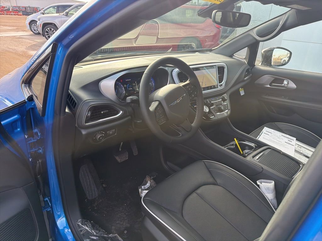 New 2026 Chrysler Pacifica Limited image 17