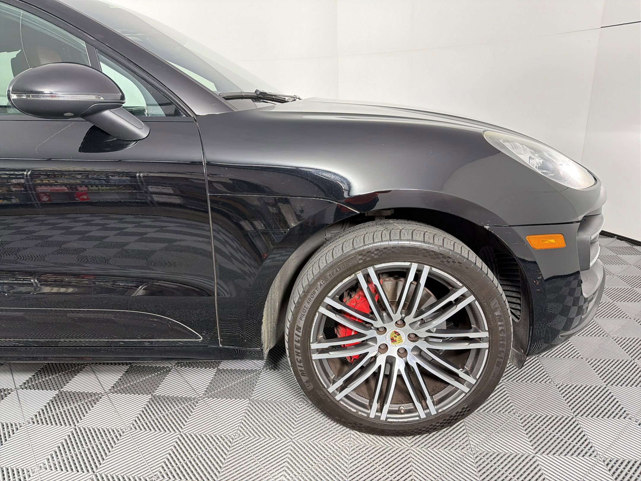 Used 2017 Porsche Macan Turbo AWD/4WD image 12