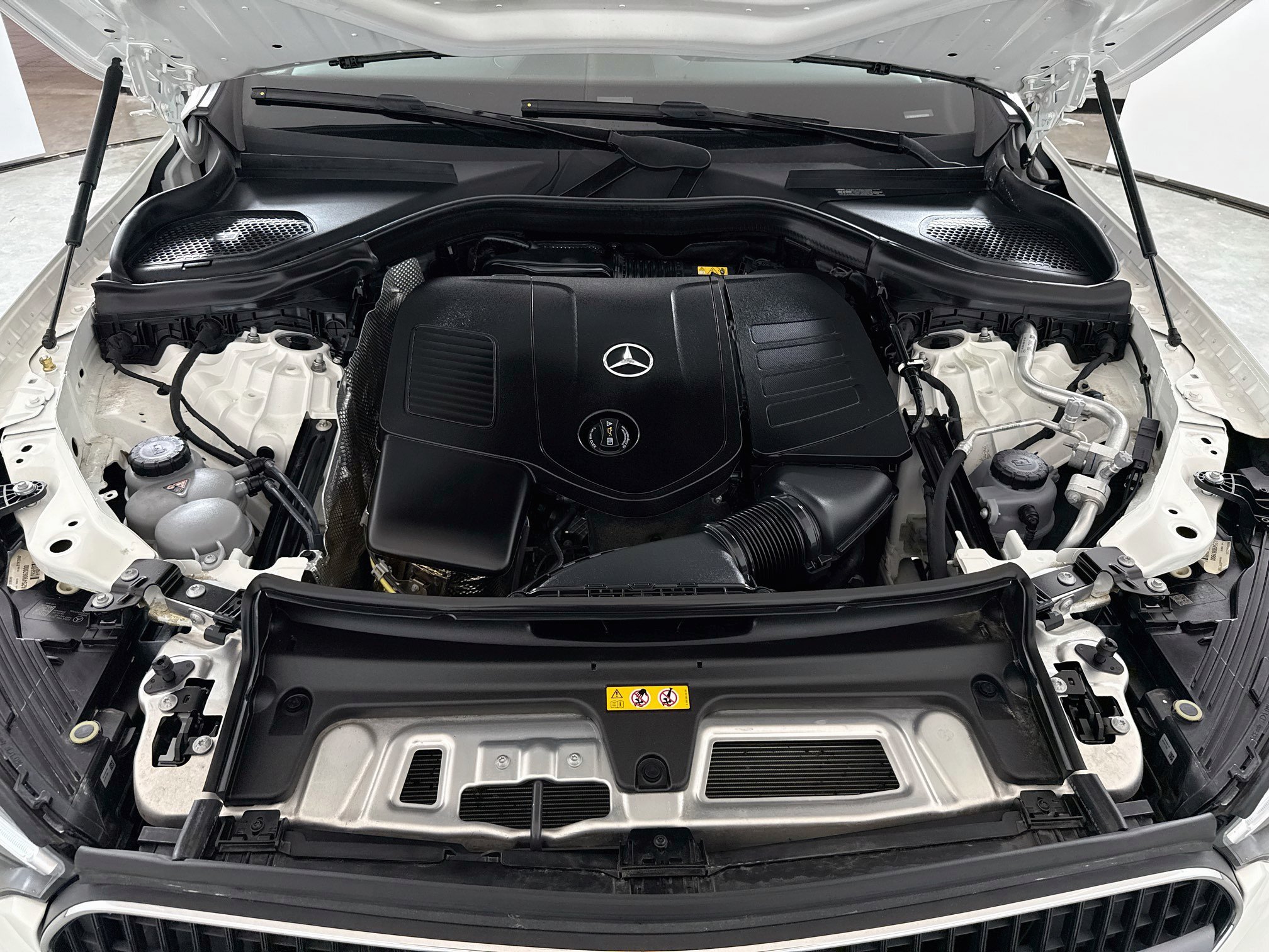 Used 2024 Mercedes-Benz GLC 300 4MATIC image 30