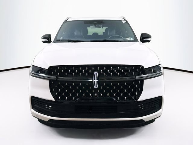 Certified 2025 Lincoln Navigator Black Label AWD/4WD image 2