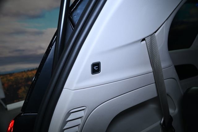 Used 2023 Chrysler Pacifica Touring-L image 40