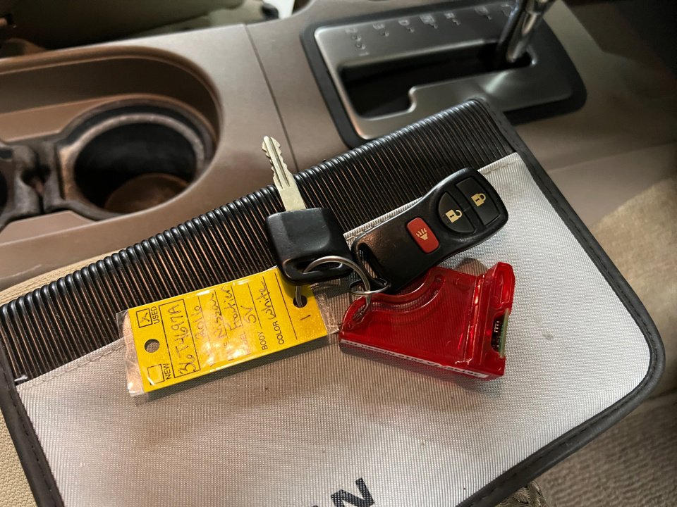 Used 2016 Nissan Frontier SV image 38