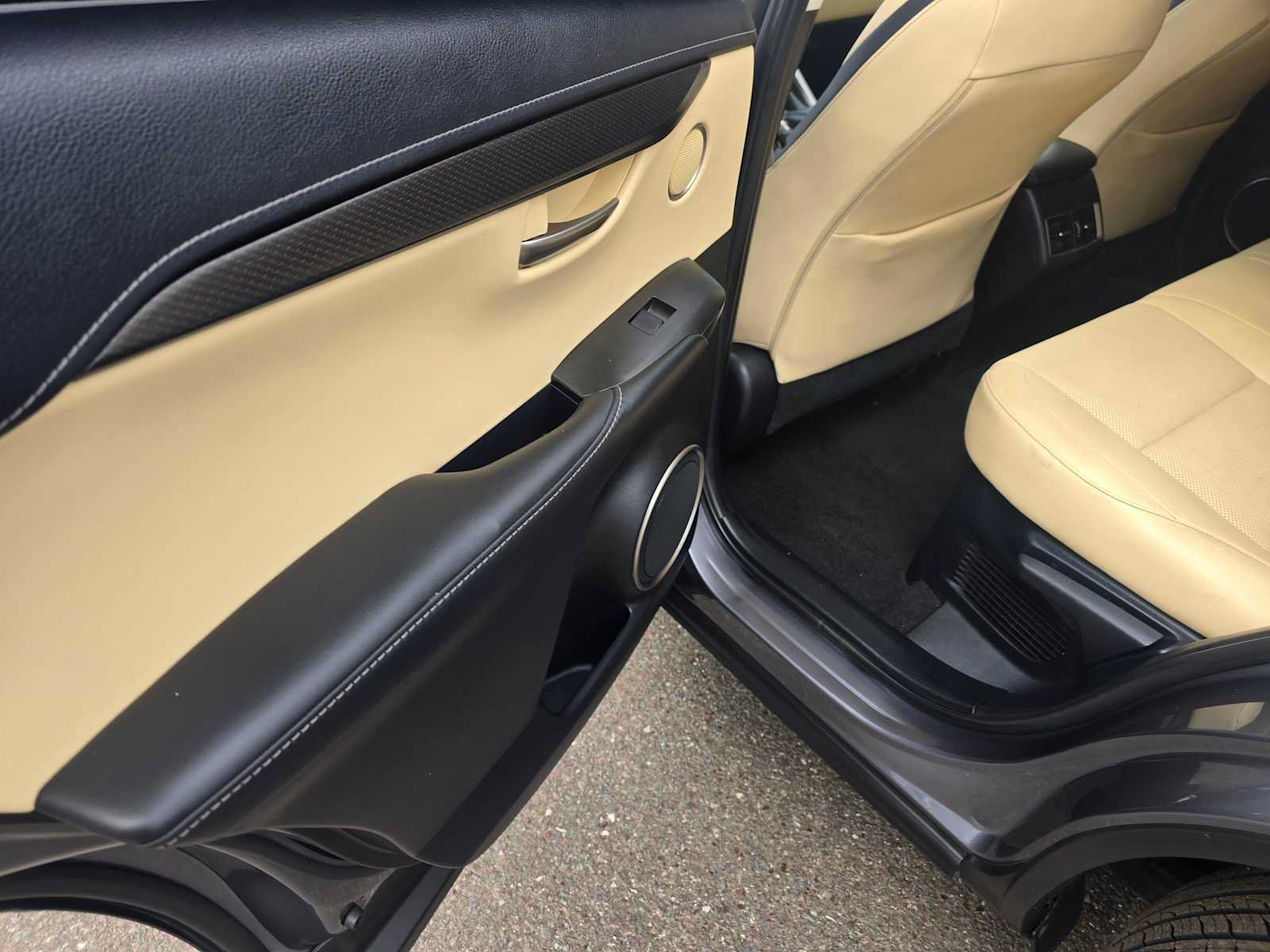 Used 2015 Lexus NX 300h FWD w/ Premium Package image 16