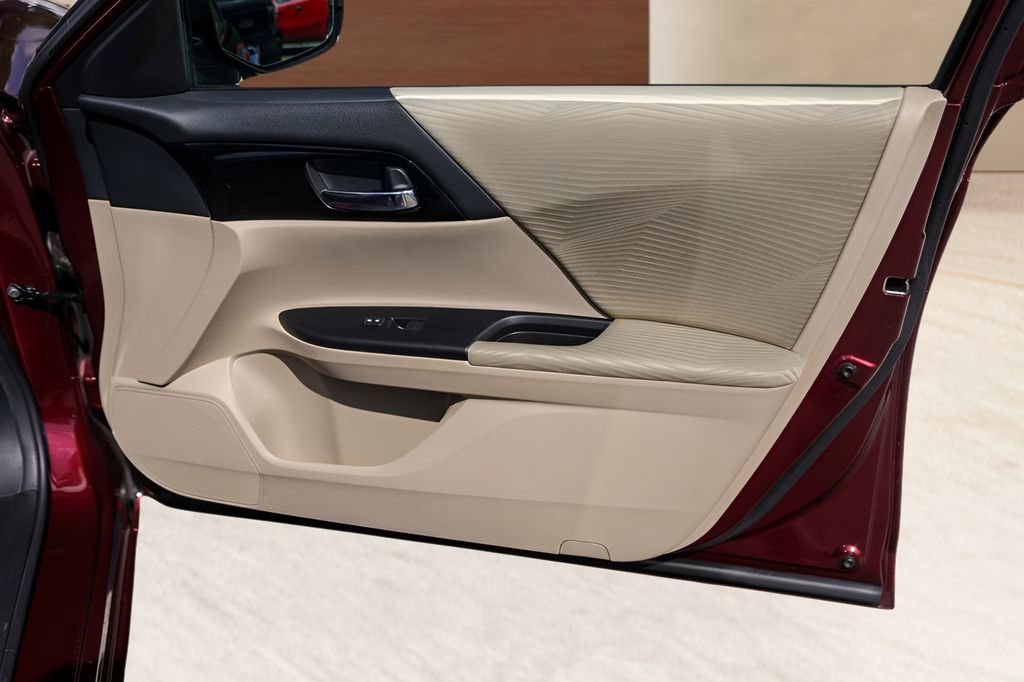 Used 2016 Honda Accord LX image 27