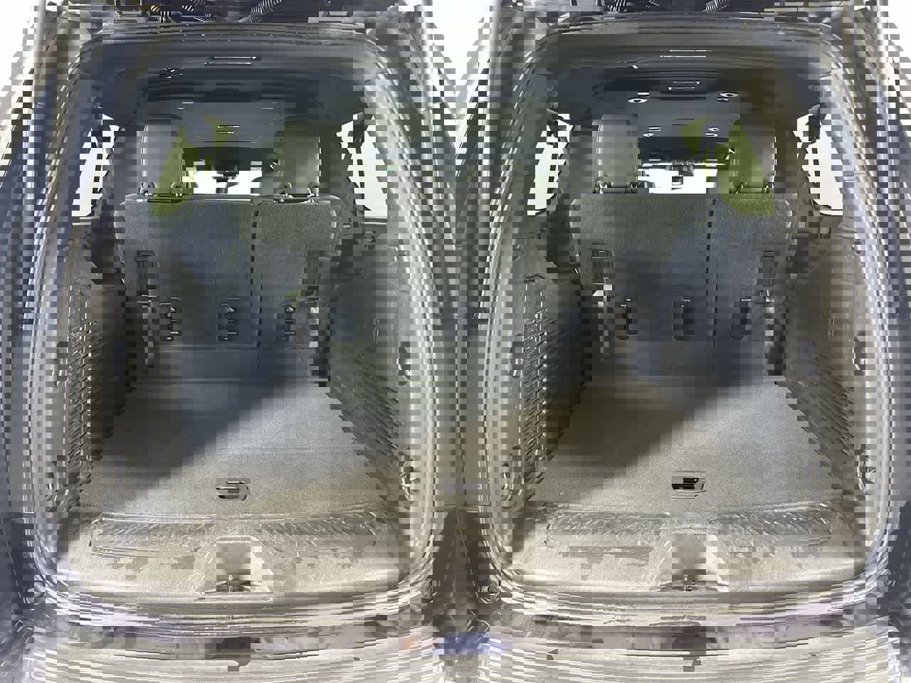 Used 2024 Chevrolet Suburban LT image 23